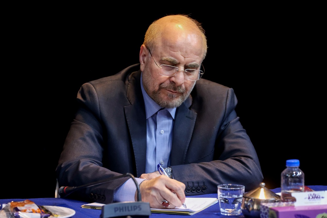 نشست صمیمانه جمعی از وعاظ و روحانیون با قالیباف