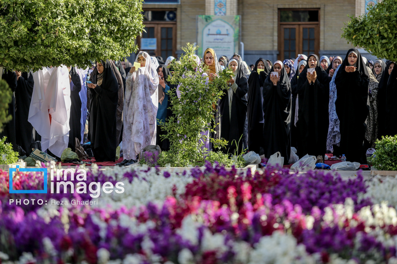 نماز عید فطر در حرم شاهچراغ