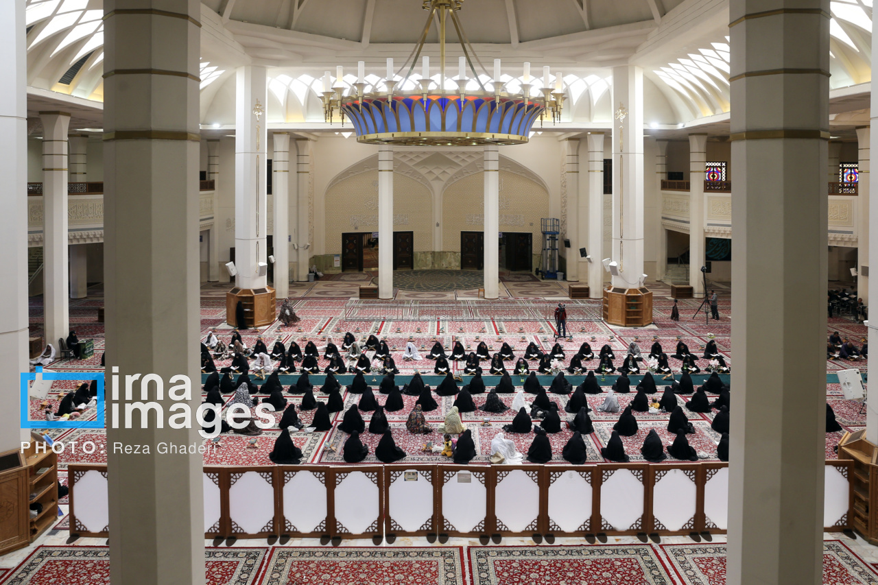 جزء خوانی قرآن کریم در حرم مطهر شاهچراغ (ع)