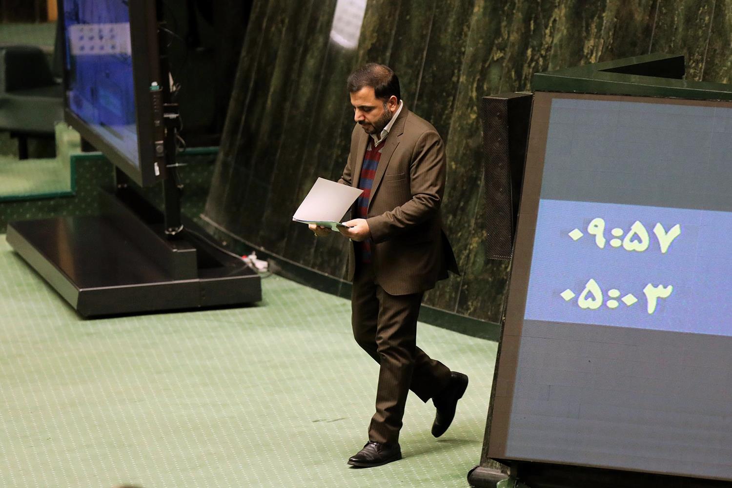 صحن علنی مجلس ۴ بهمن با حضور وزرای رئیسی