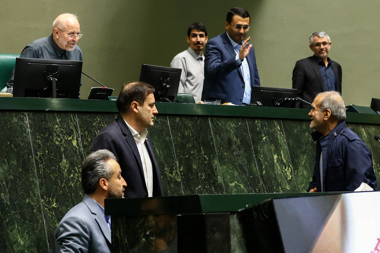 بررسی اجرای برنامه هفتم در مجلس با حضور رئیس جمهور