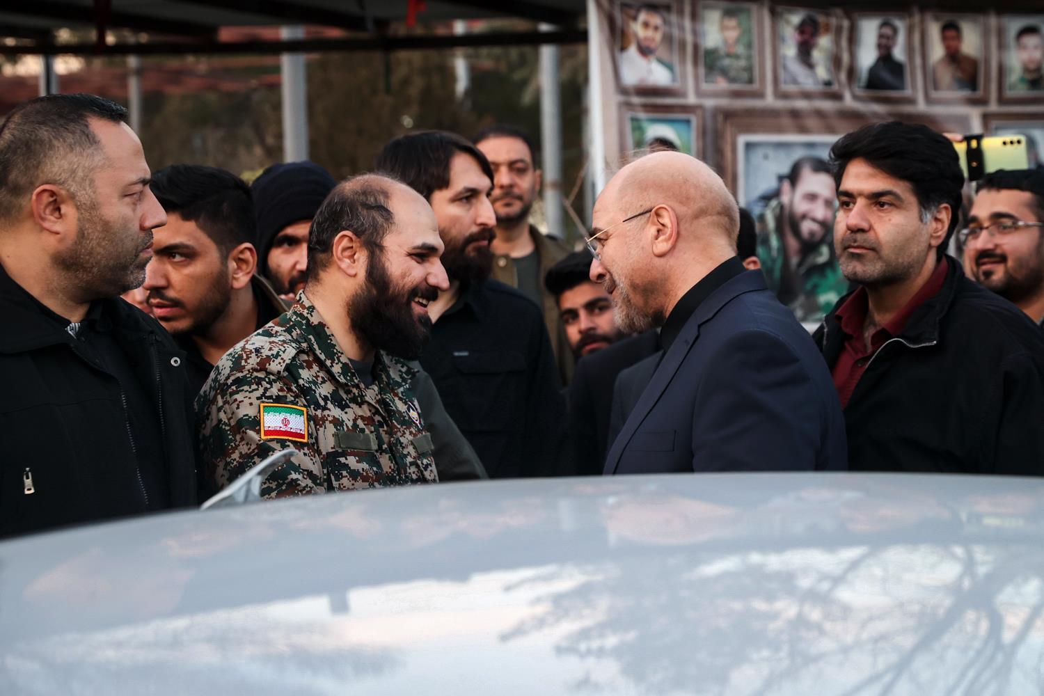 حضور قالیباف در گلزار شهدای بهشت زهرا(س) و گفت‌وگوی چهره به چهره با خانواده شهدا