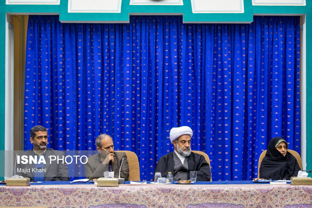 دیدار اعضای ستاد گرامیداشت دهه فجر با رئیس جمهور