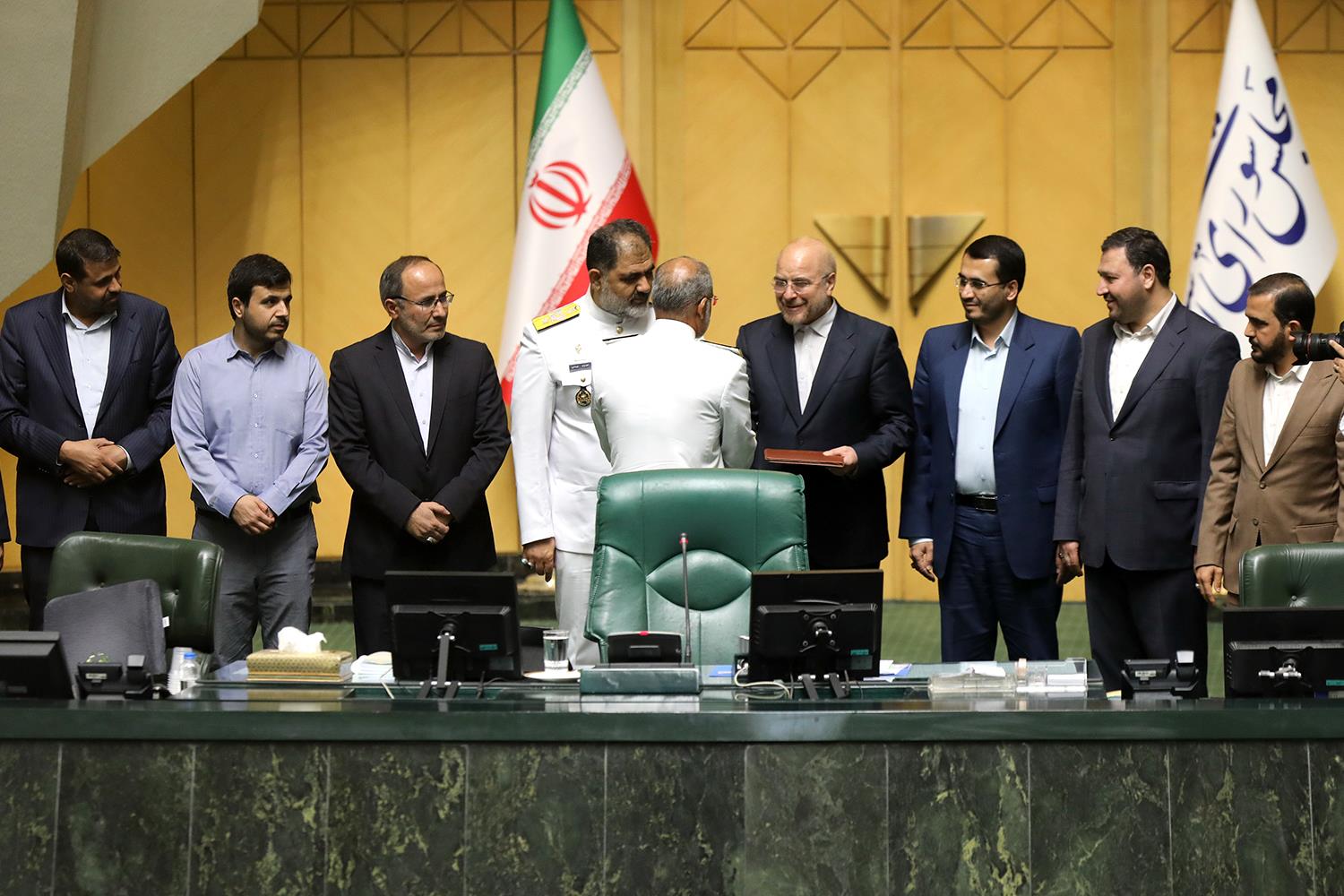 تقدیر مجلسی ها از اعضای ناوگروه ۸۶ نیروی دریای ارتش