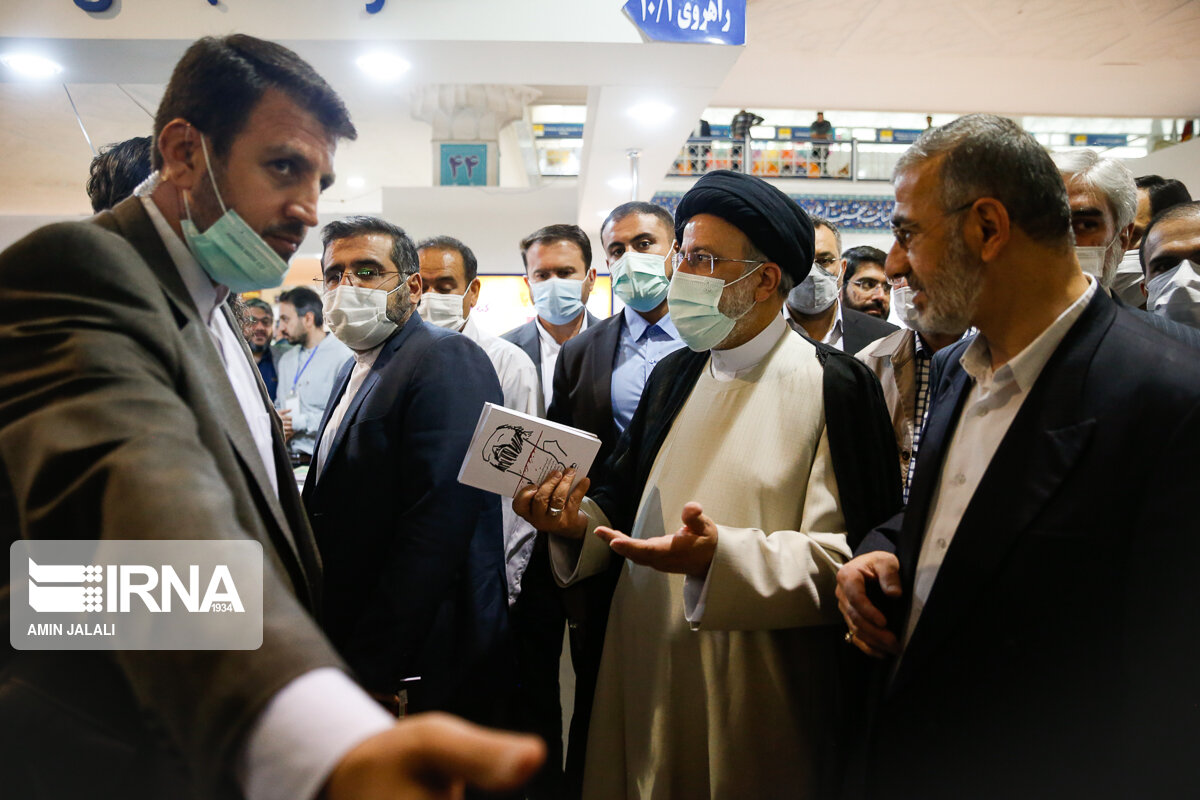 بازدید سرزده رئیس جمهور از نمایشگاه کتاب