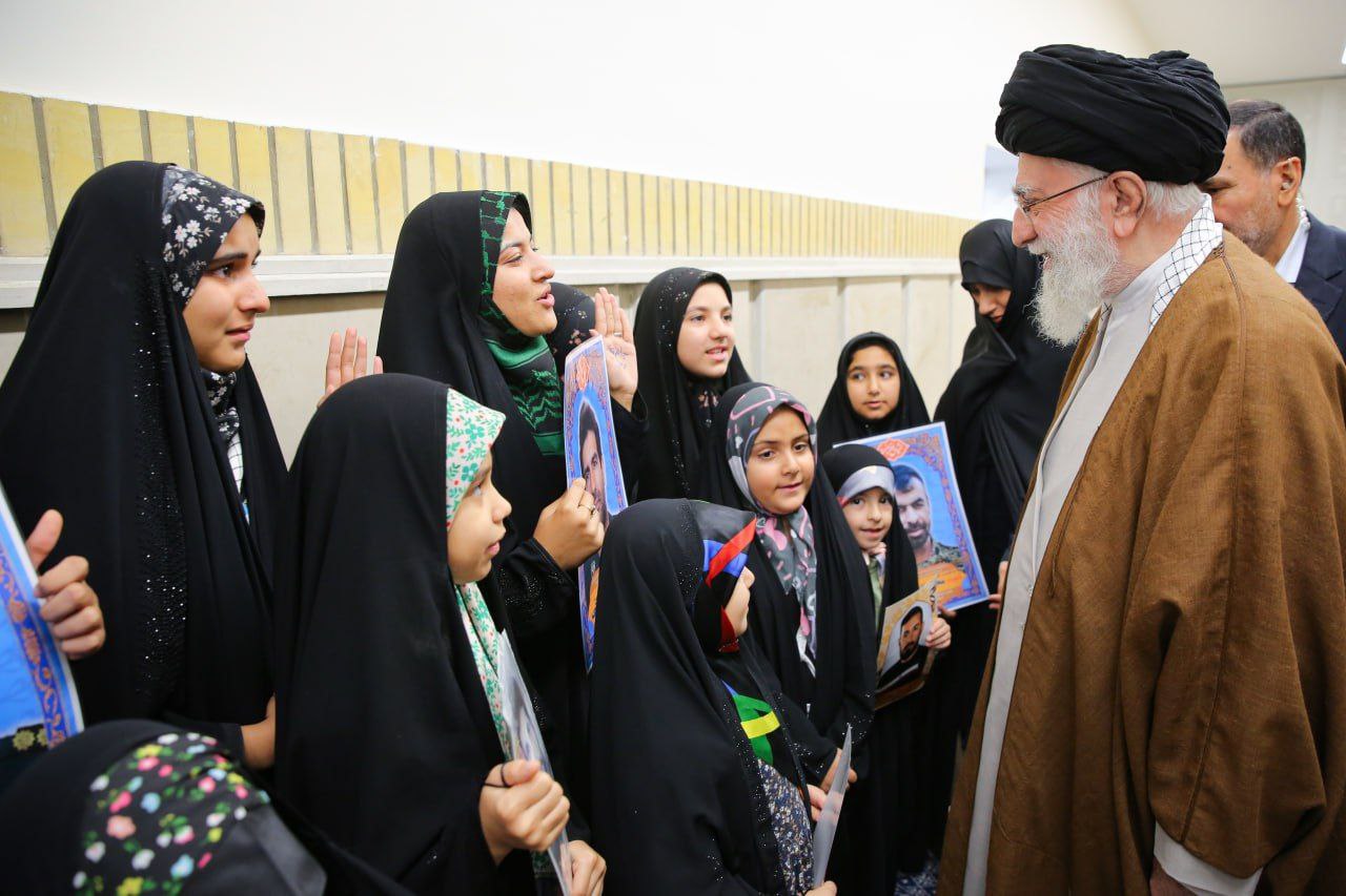 گفت‌وگوی فرزندان شهدای امنیت با رهبر انقلاب 