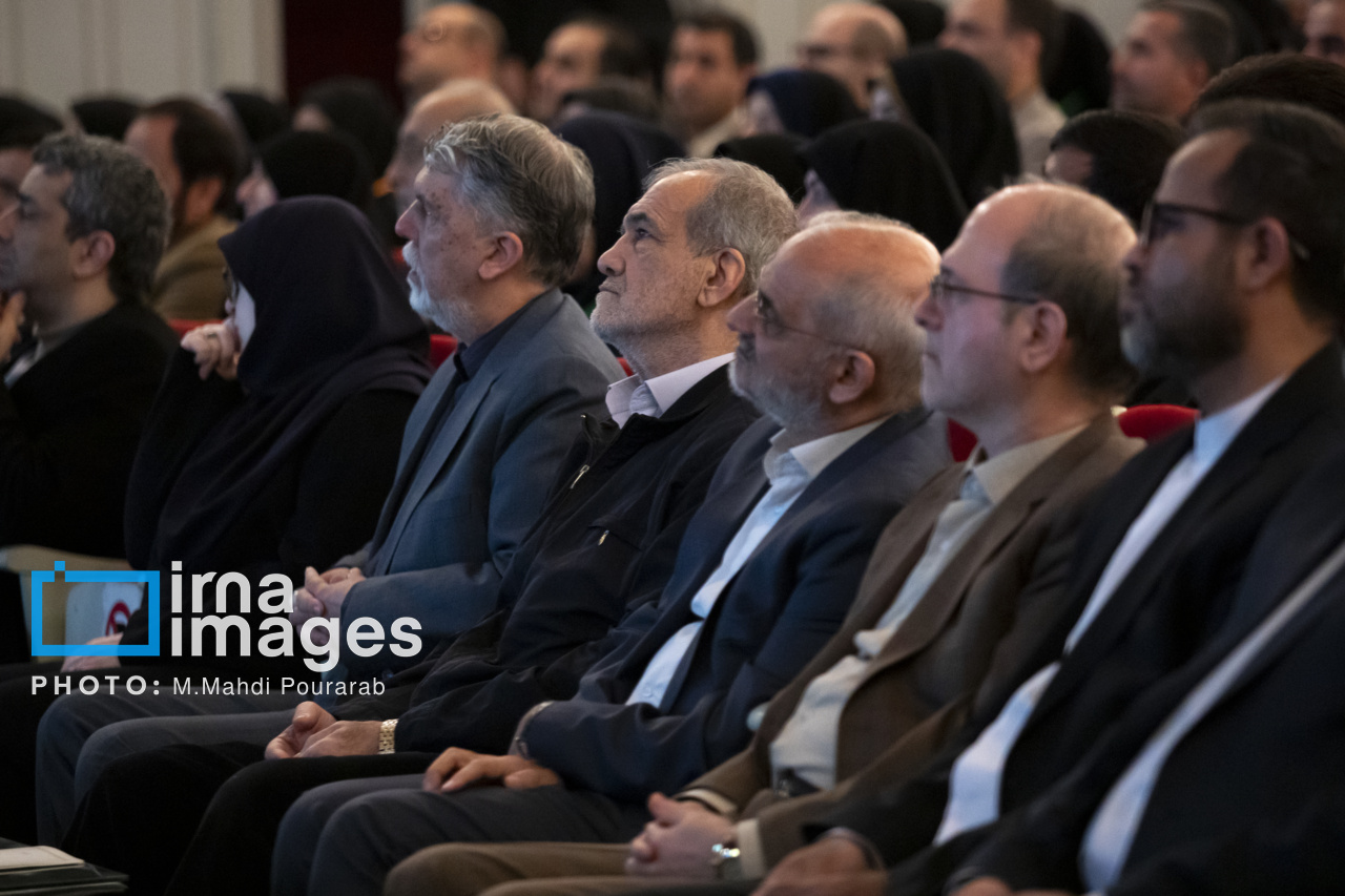 حضور پزشکیان در مراسم ملی بزرگداشت روز کتاب 