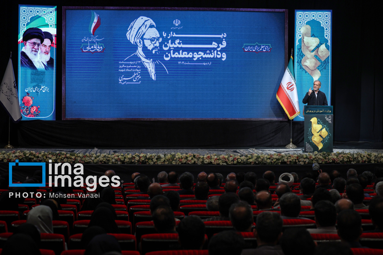 تجلیل از معلمان نمونه کشوری با حضور رئیس جمهور