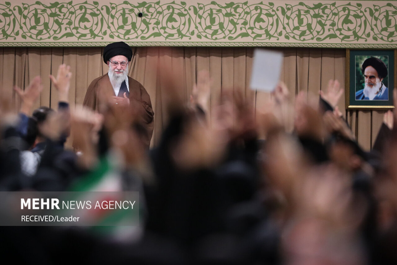 دیدار دانش‌آموزان و دانشجویان با رهبر انقلاب