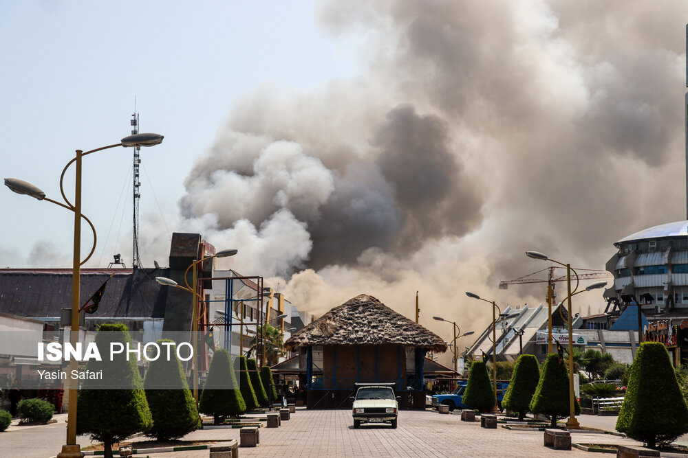 آتش سوزی مهیب در مرکز خرید ونوس - بندرانزلی