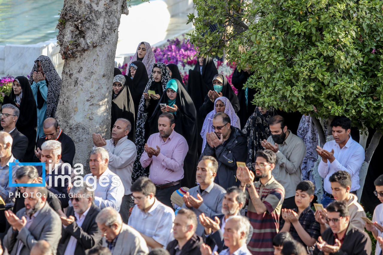 نماز عید فطر در حرم شاهچراغ