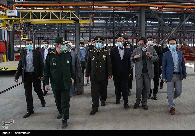 بازدید وزرای دفاع و راه  از کارخانه ساختمان سازی وزارت دفاع 
