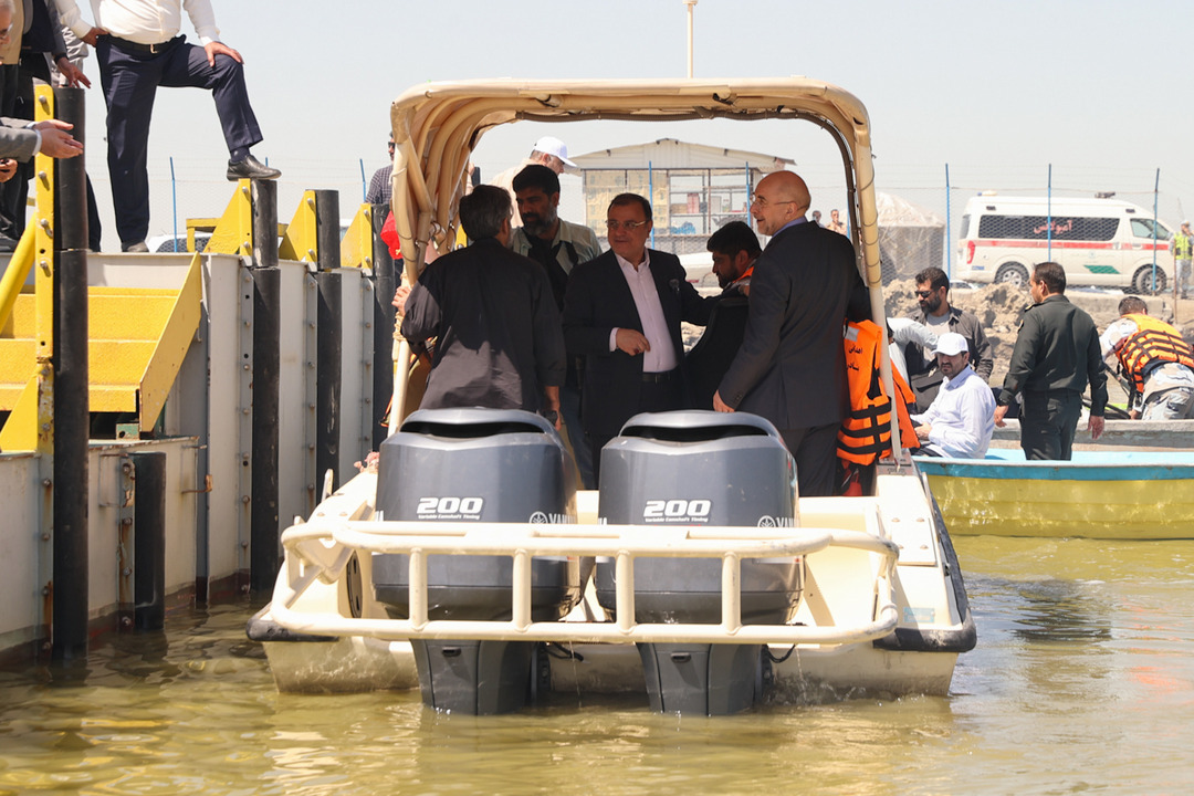  بازدید قالیباف از جزیره آشوراده