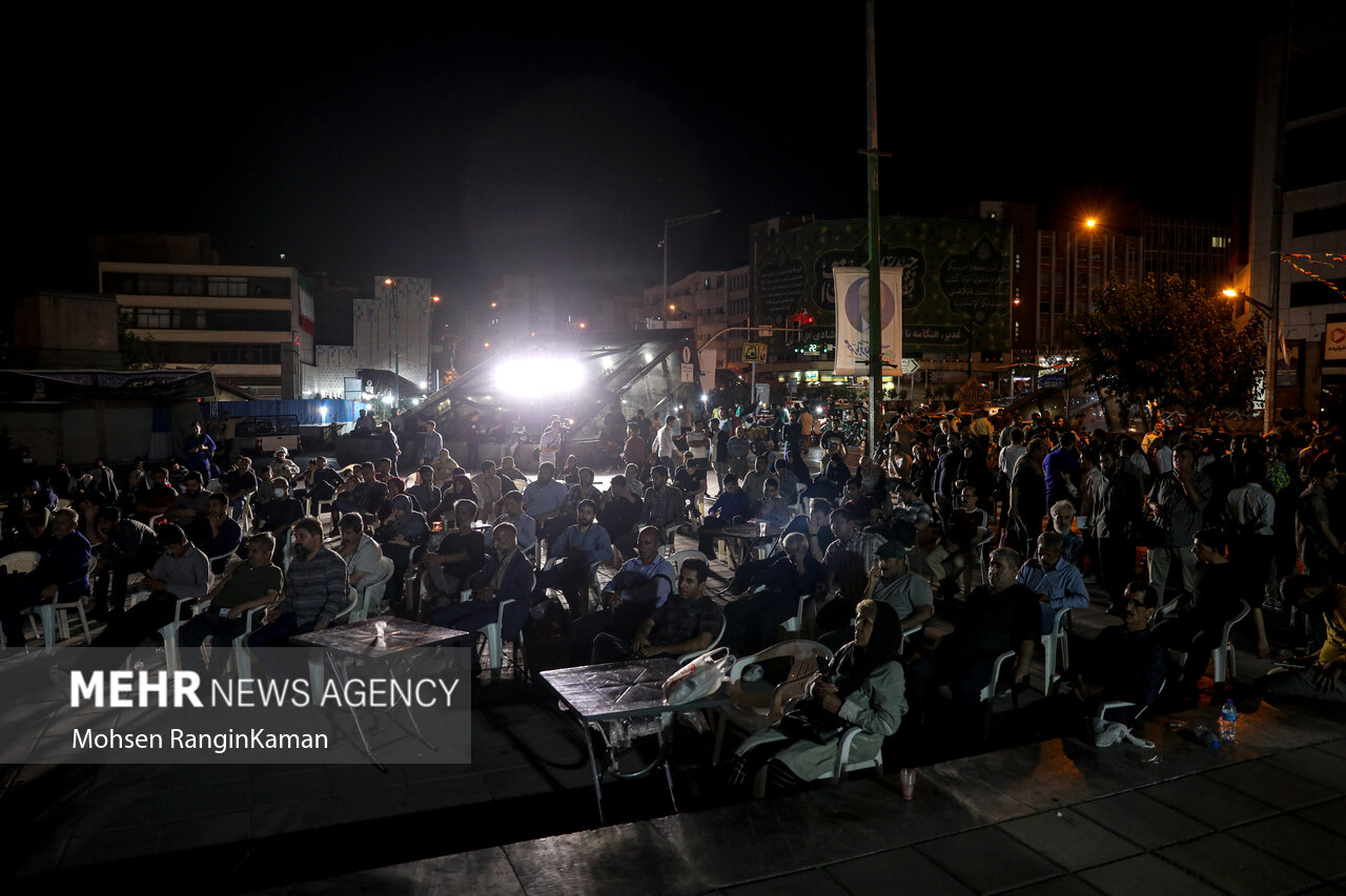 پخش سومین مناظره انتخاباتی در پارک دانشجو