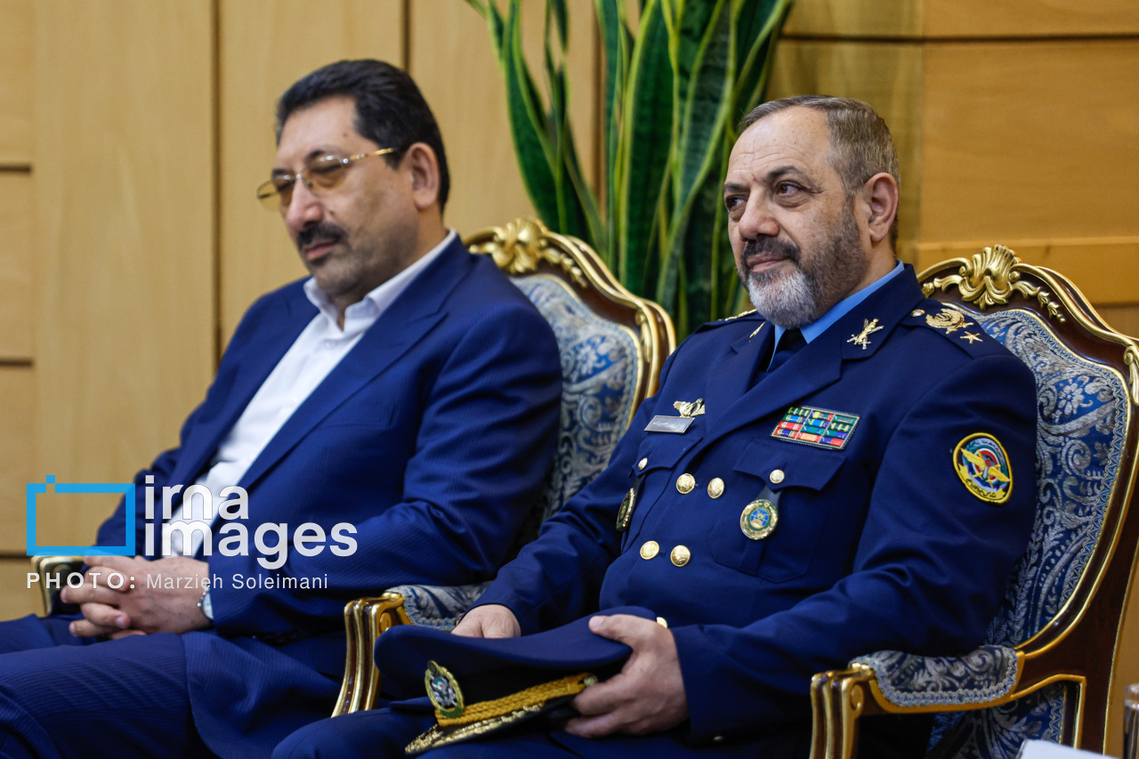 تصاویر مراسم بدرقه رئیس‌جمهور به عمان