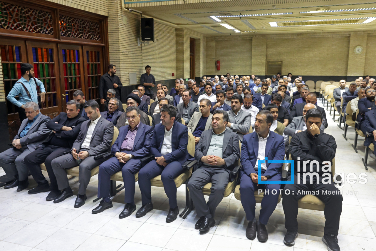 حضور پزشکیان در مراسم ترحیم مادر معاون ارتباطات دفتر رئیس جمهور