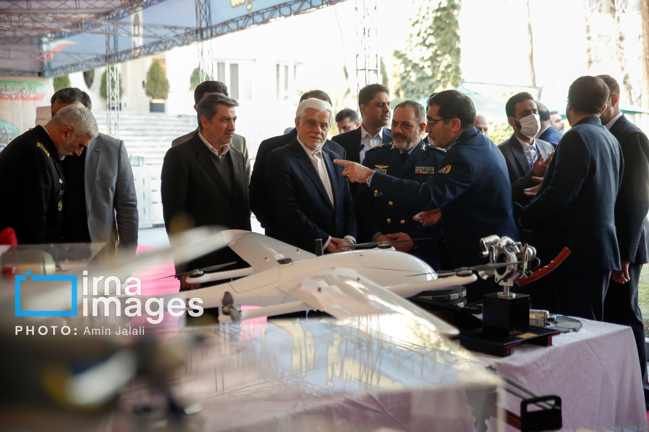 اعضای هیأت دولت در جمع خبرنگاران