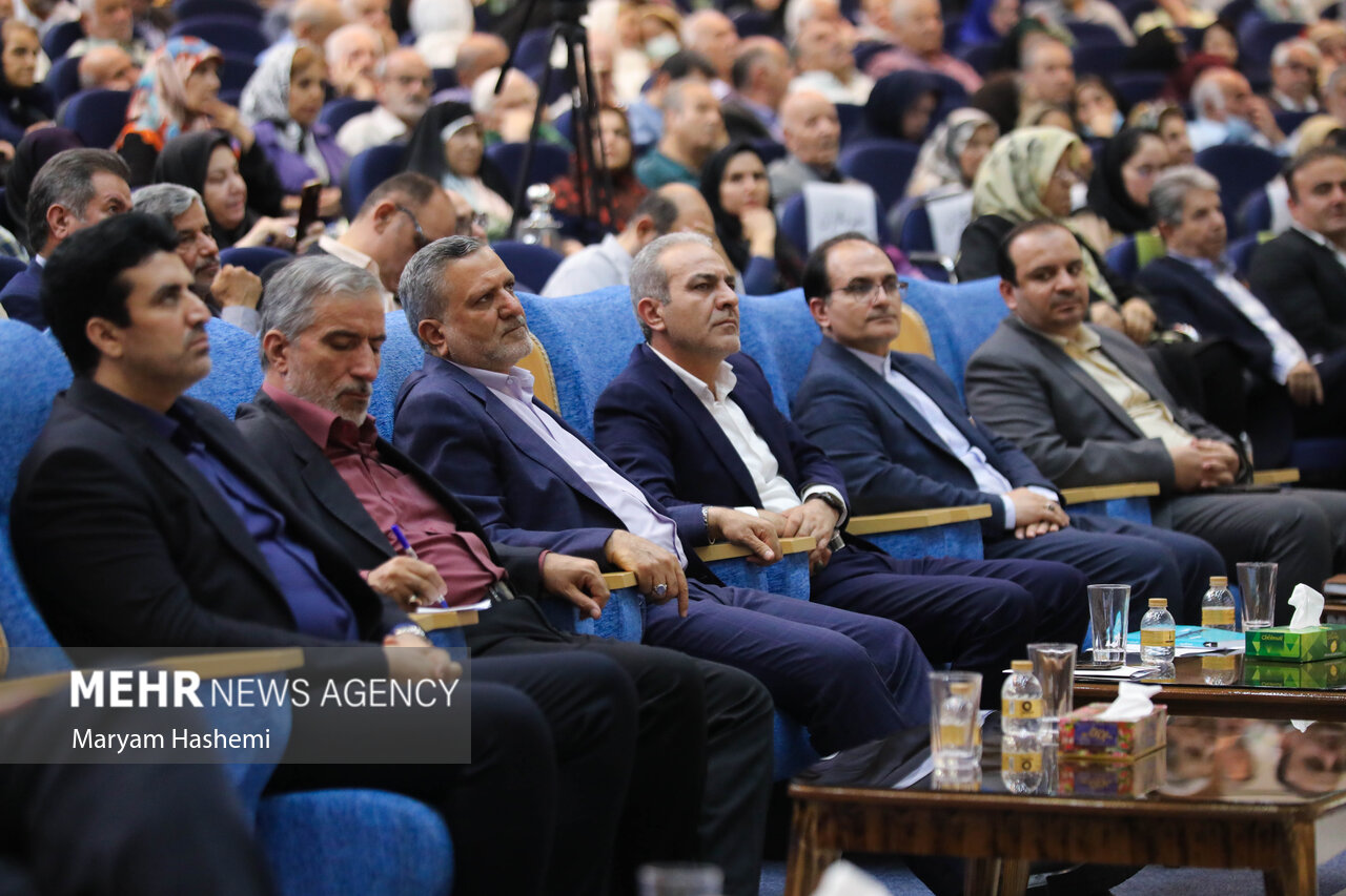 جشن بزرگداشت روز خانواده و تکریم بازنشستگان
