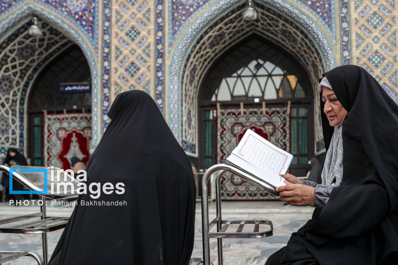 جزء خوانی قرآن در حرم امام رضا (ع)