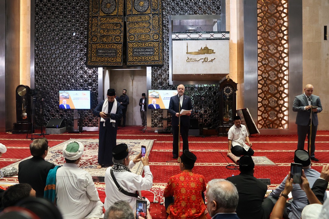 حضور قالیباف در اجتماع ۲۰۰ هزار نفری نمازجمعه جاکارتا