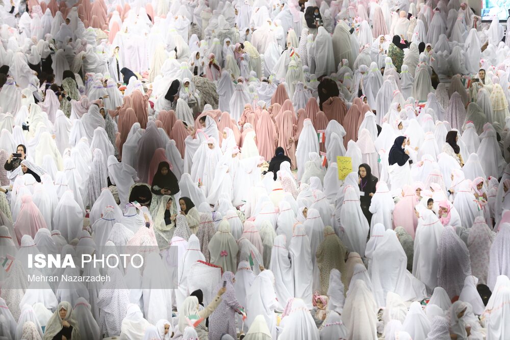 مراسم جشن تکلیف ۵ هزار نفری دختران تبریز