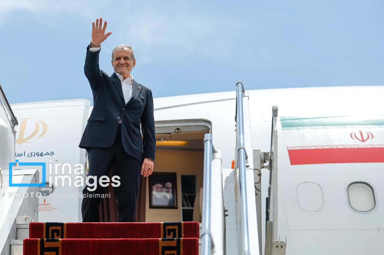 تصاویر مراسم بدرقه رئیس‌جمهور به عمان