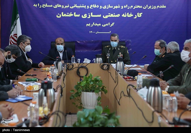 بازدید وزرای دفاع و راه  از کارخانه ساختمان سازی وزارت دفاع 