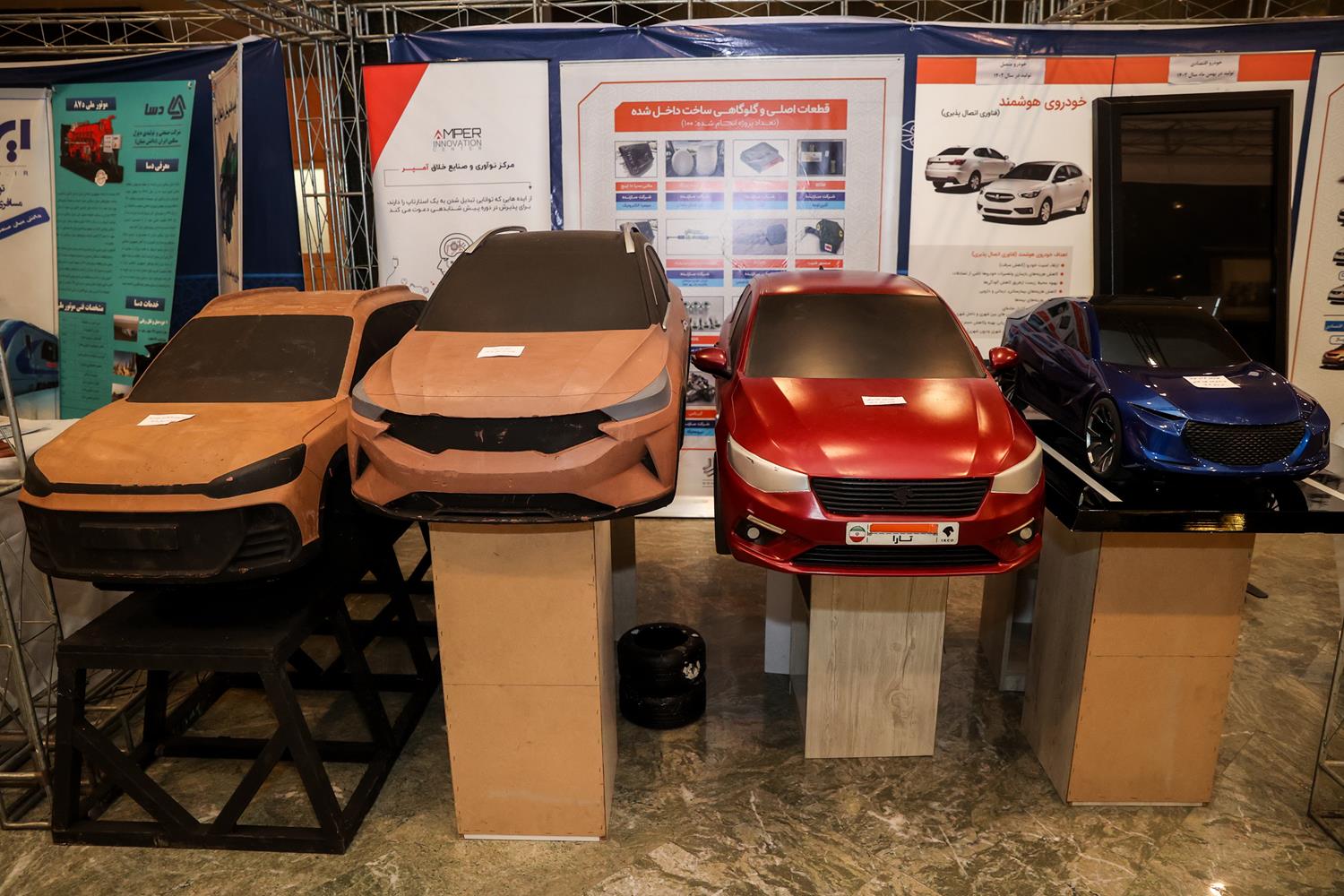 بازدید قالیباف از نمایشگاه توانمندی‌های تولید داخل