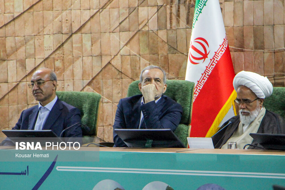 نشست رئیس جمهور با نخبگان، فرهیختگان و فعالان فرهنگی کرمانشاه