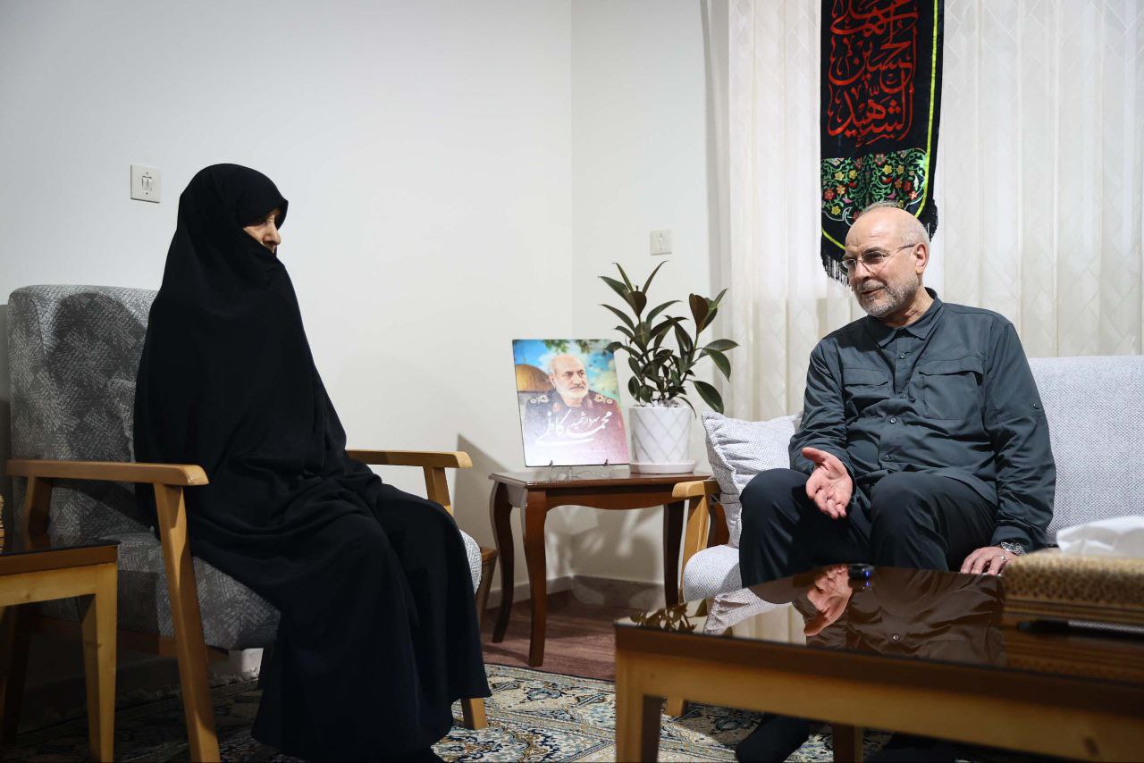 ضور قالیباف در منزل سرلشکر شهید محمد کاظمی