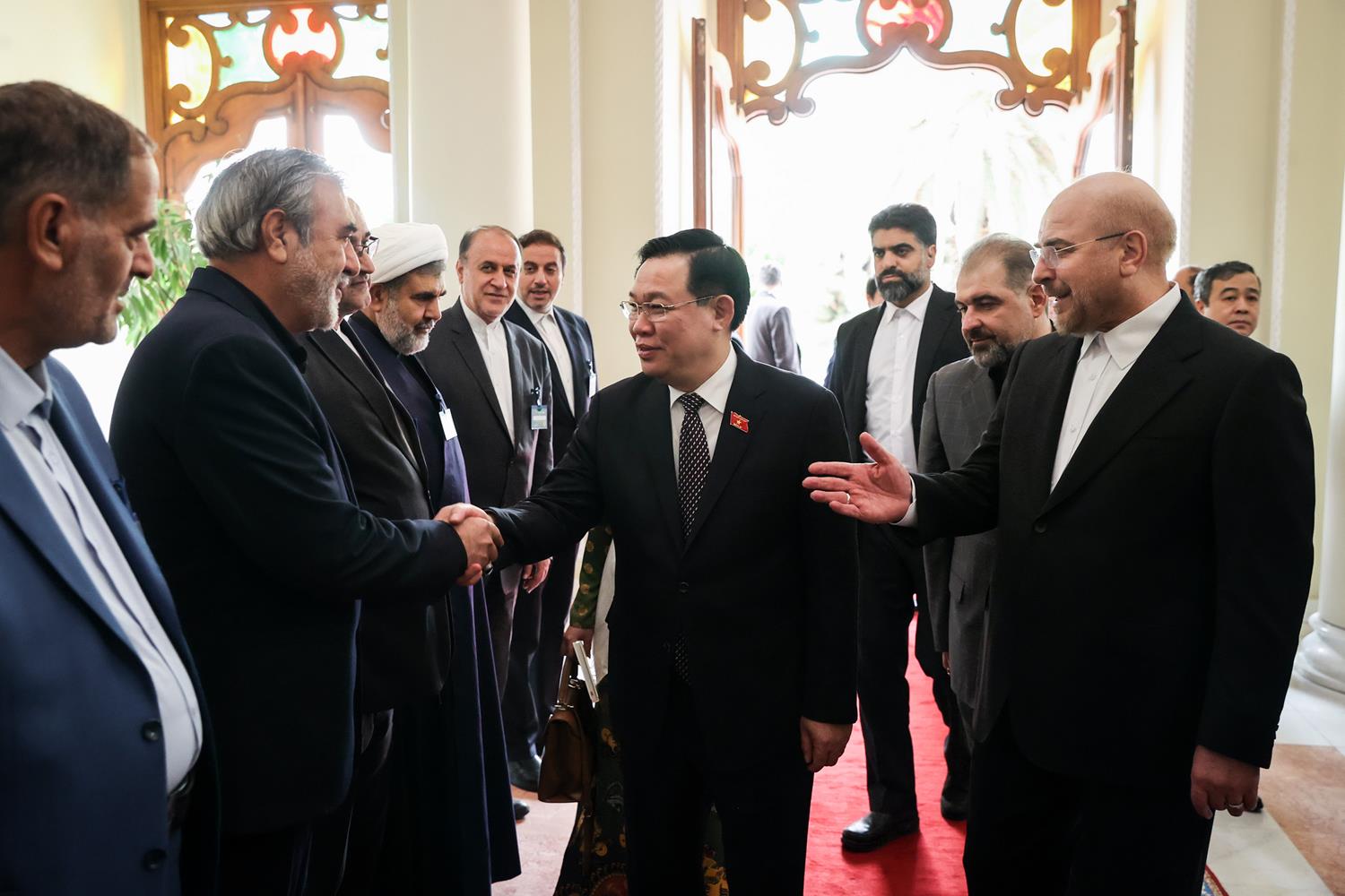 مراسم استقبال رسمی، دیدار رؤسای مجالس و نشست دوجانبه هیأت‌های ایران و ویتنام