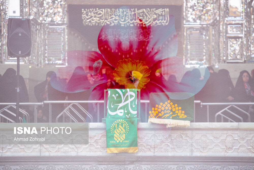 آیین تعویض پرچم گنبد حرم مطهر حضرت معصومه(س)