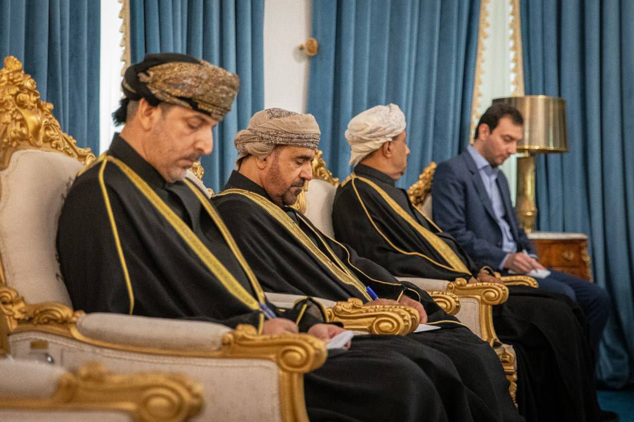 دیدار و گفتگوی لاریجانی با وزیر کشور عمان