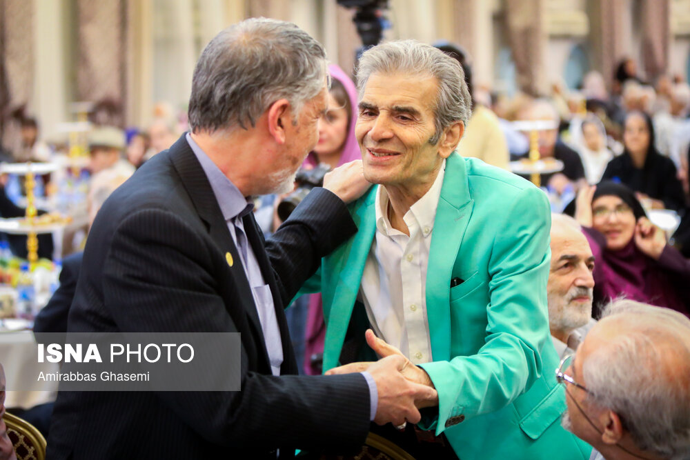 دورهمی بازیگران در یک جشن