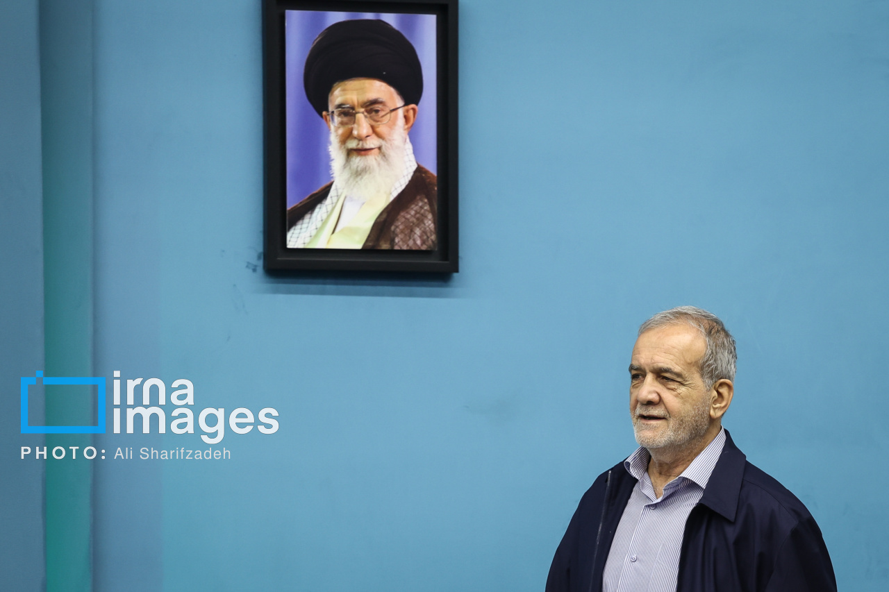 امضای قرارداد مسئولان نفتی با حضور رئیس‌جمهور