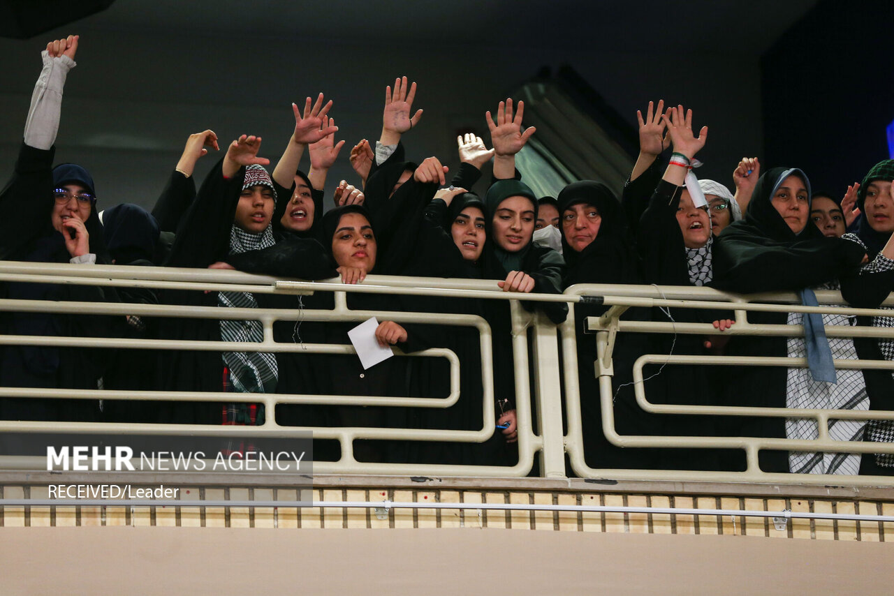 دیدار دانش‌آموزان و دانشجویان با رهبر انقلاب