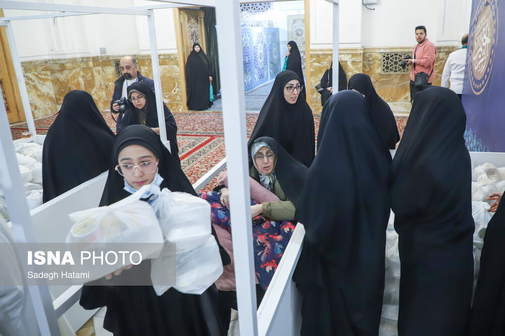 ضیافت افطاری در حرم مطهر رضوی