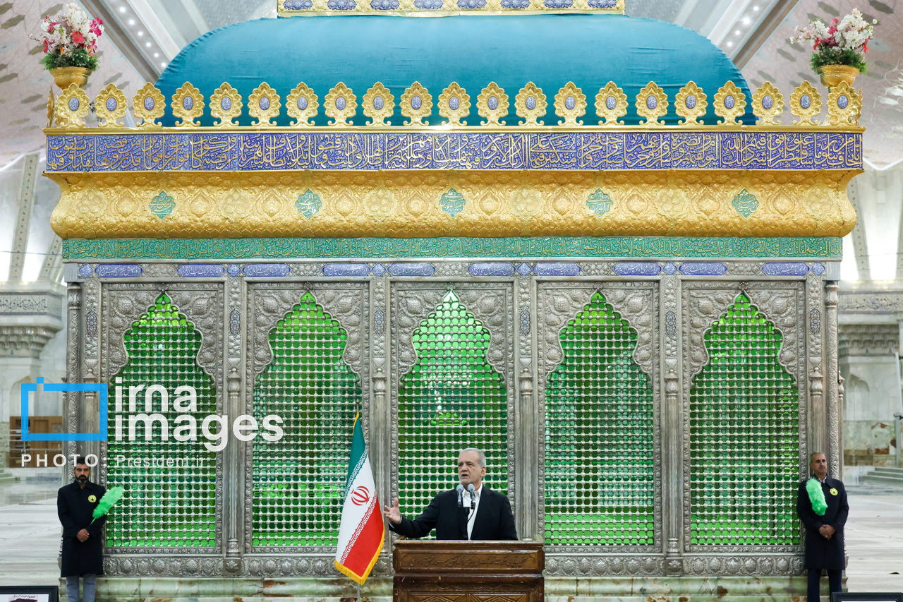 حضور پزشکیان بر مزار شهدای تهاجم اسرائیل به ایران