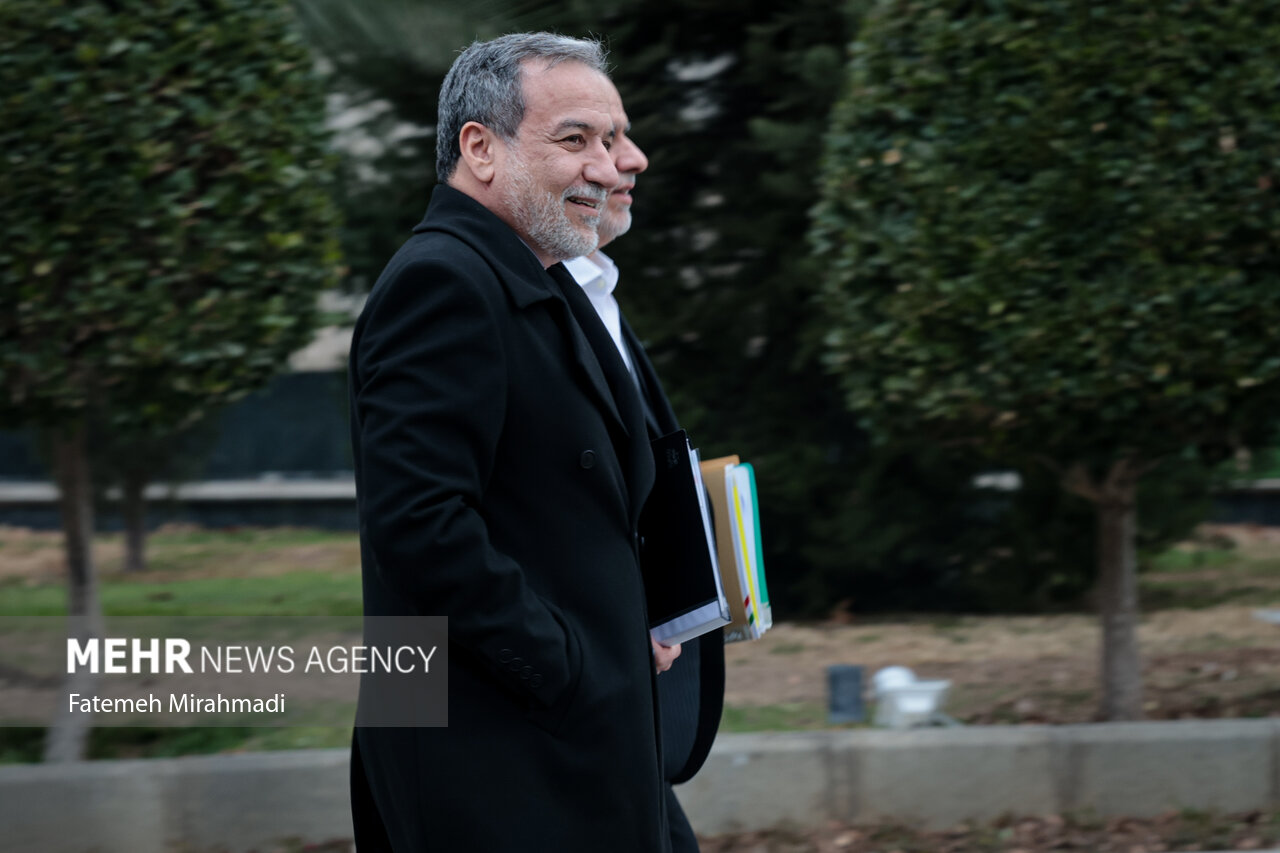 حاشیه جلسه هیئت دولت