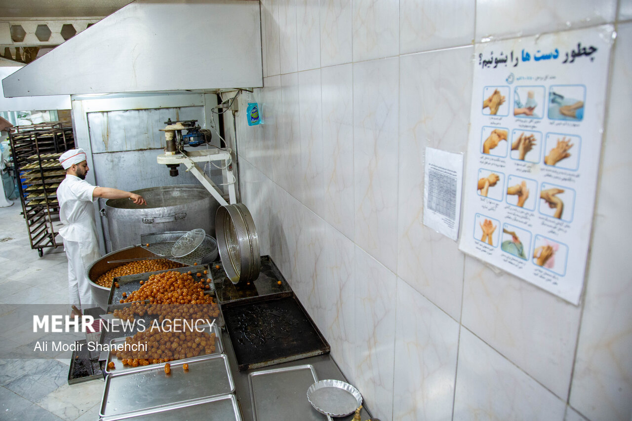 ضیافت زولبیا و بامیه در مشهد