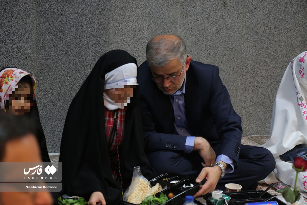 افطار محسنی اژه‌ای با ایتام