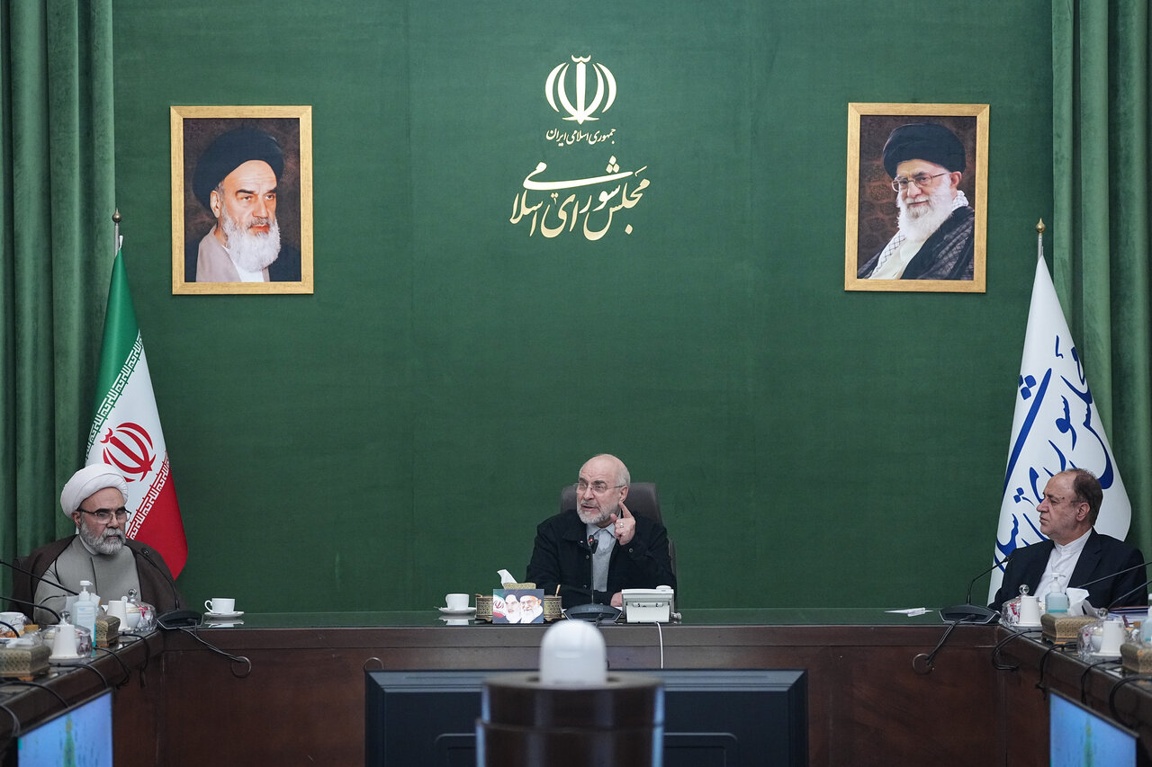 دیدار اعضای شورای هماهنگی یوم الله دهه فجر با قالیباف