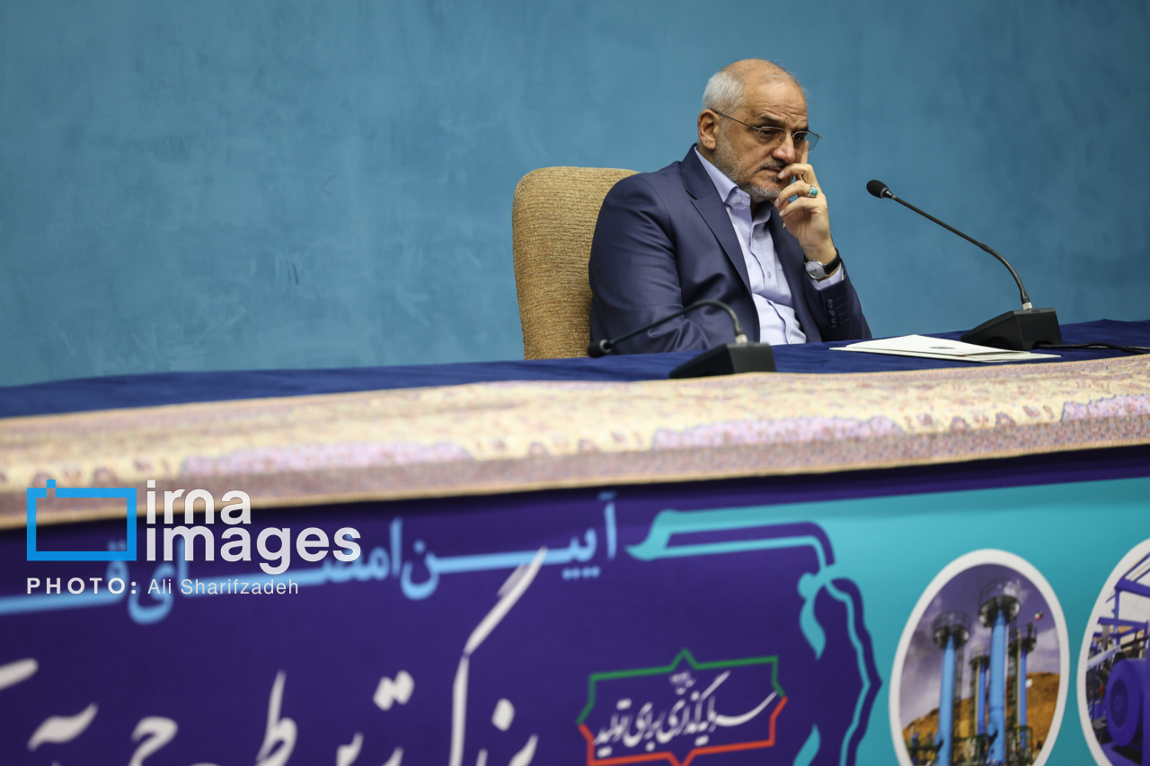 امضای قرارداد مسئولان نفتی با حضور رئیس‌جمهور