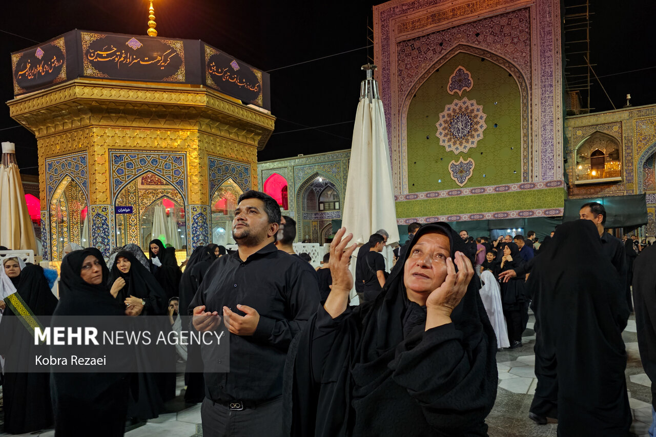 شب عاشورای حسینی در حرم مطهر امام رضا(ع)