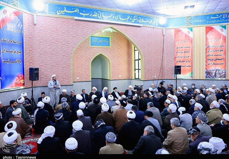  دیدار خودمانی و بدون ‌تشریفات رئیس‌جمهور با علمای شیعه و سنی کردستان‌‌ 