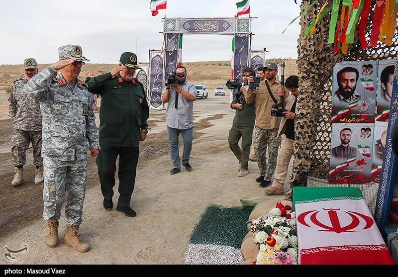 بازدید سرلشکر باقری از قرارگاه منطقه‌ای عاشورا 