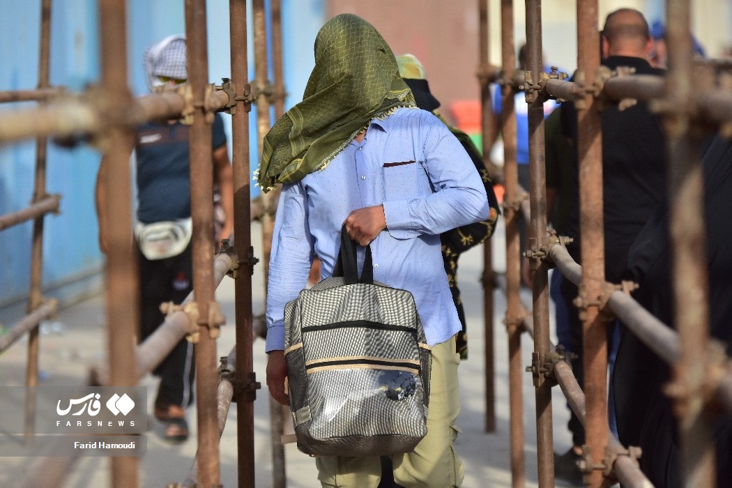 تردد زائران اربعین در دمای ۵۰ درجه شلمچه