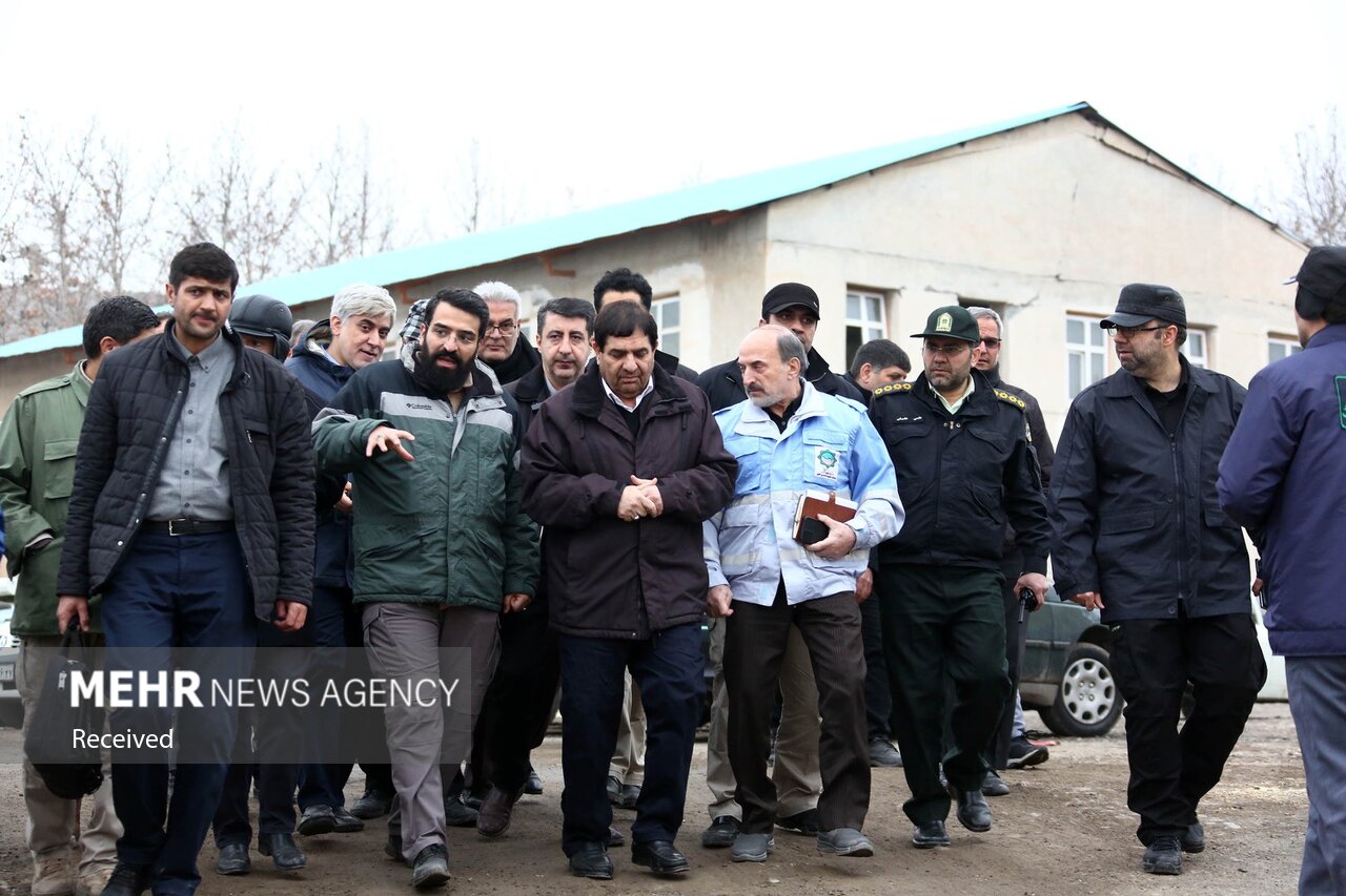 بازدید مخبر از مناطق زلزله‌زده خوی
