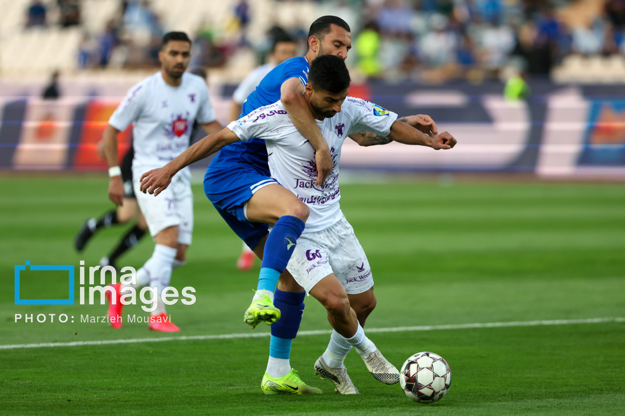 بازی استقلال تهران و هوادار