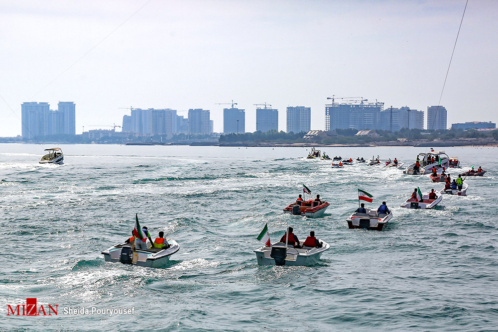 رژه قایقی در آب‌های کیش